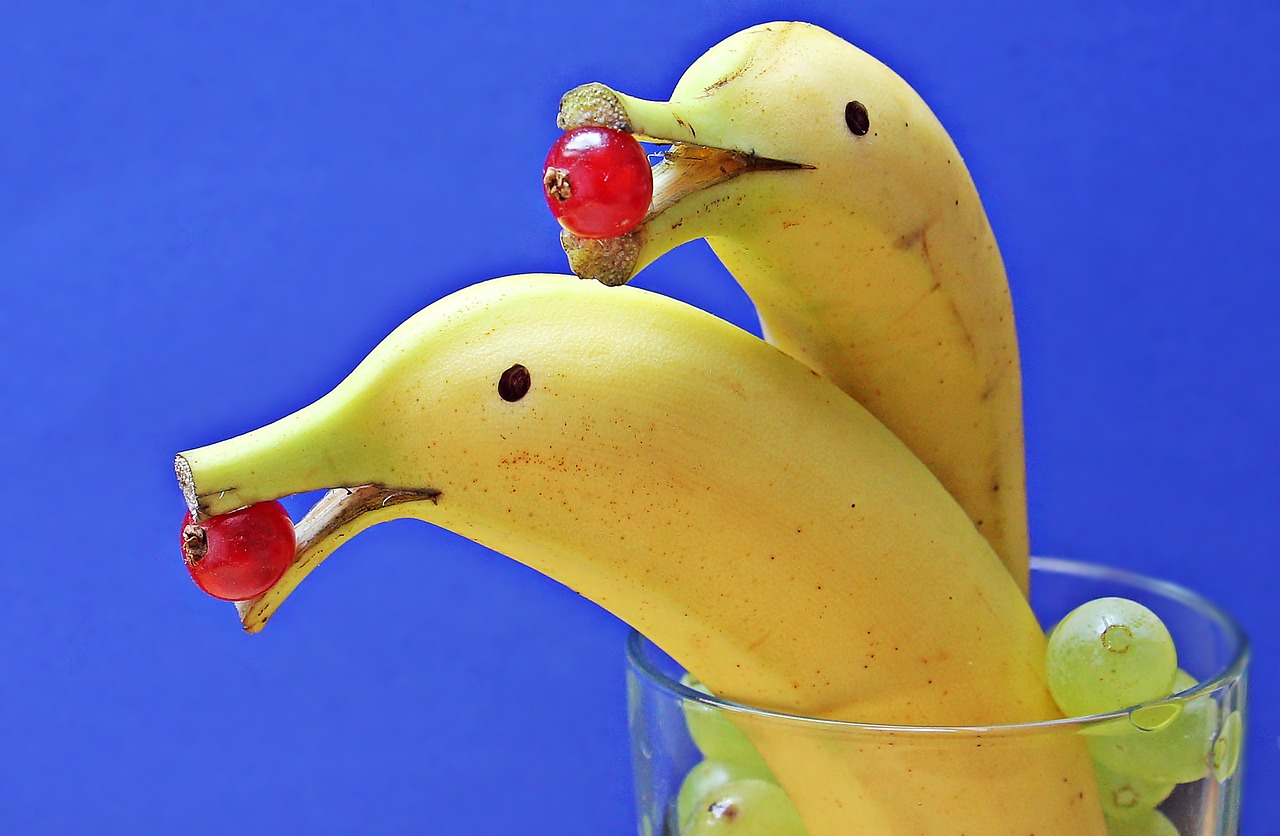 bananas, deco, fruit-1737836.jpg